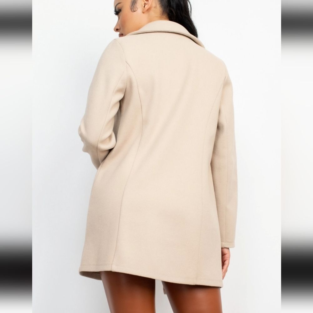 solid
elegant Coat - Picture 6 of 6